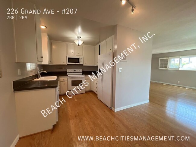 Building Photo - Large 2 Bedroom, 2 Bath Condo with 2 Parki...