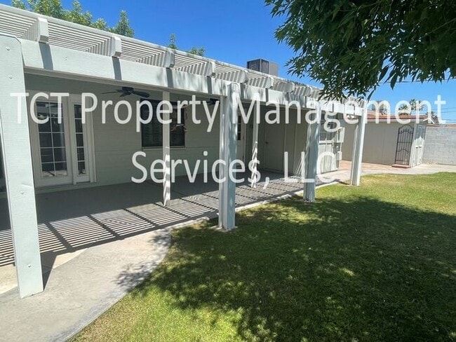 Building Photo - Beautifully Landscaped 3 Bedroom Home in T...