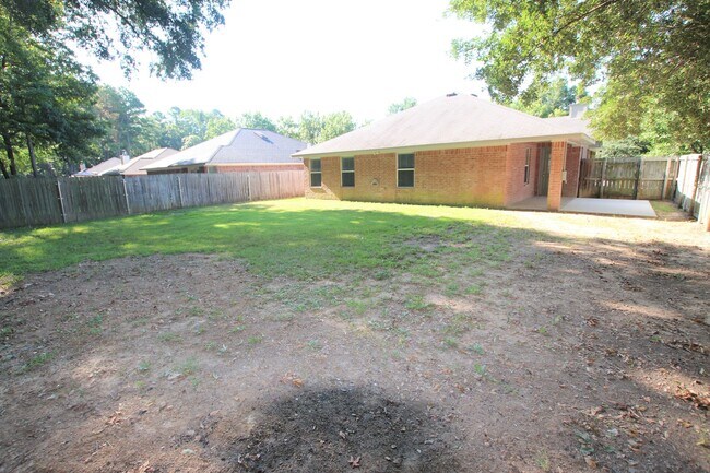 Building Photo - Coming Soon! Updated 3 Bedroom, 2 Bathroom home in Whitehouse ISD!