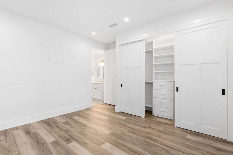 Building Photo - 24722 La Cresta Dr