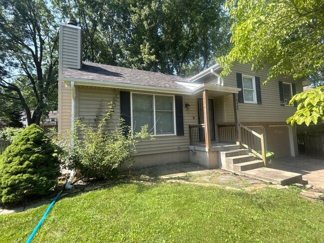 Building Photo - 2409 NE Carousel Cir