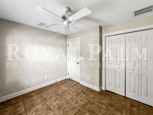 Building Photo - 2 Bed, 2 Bath Duplex on First Street – Washer & Dryer Included, Pet-Friendly, Minutes from Downto...