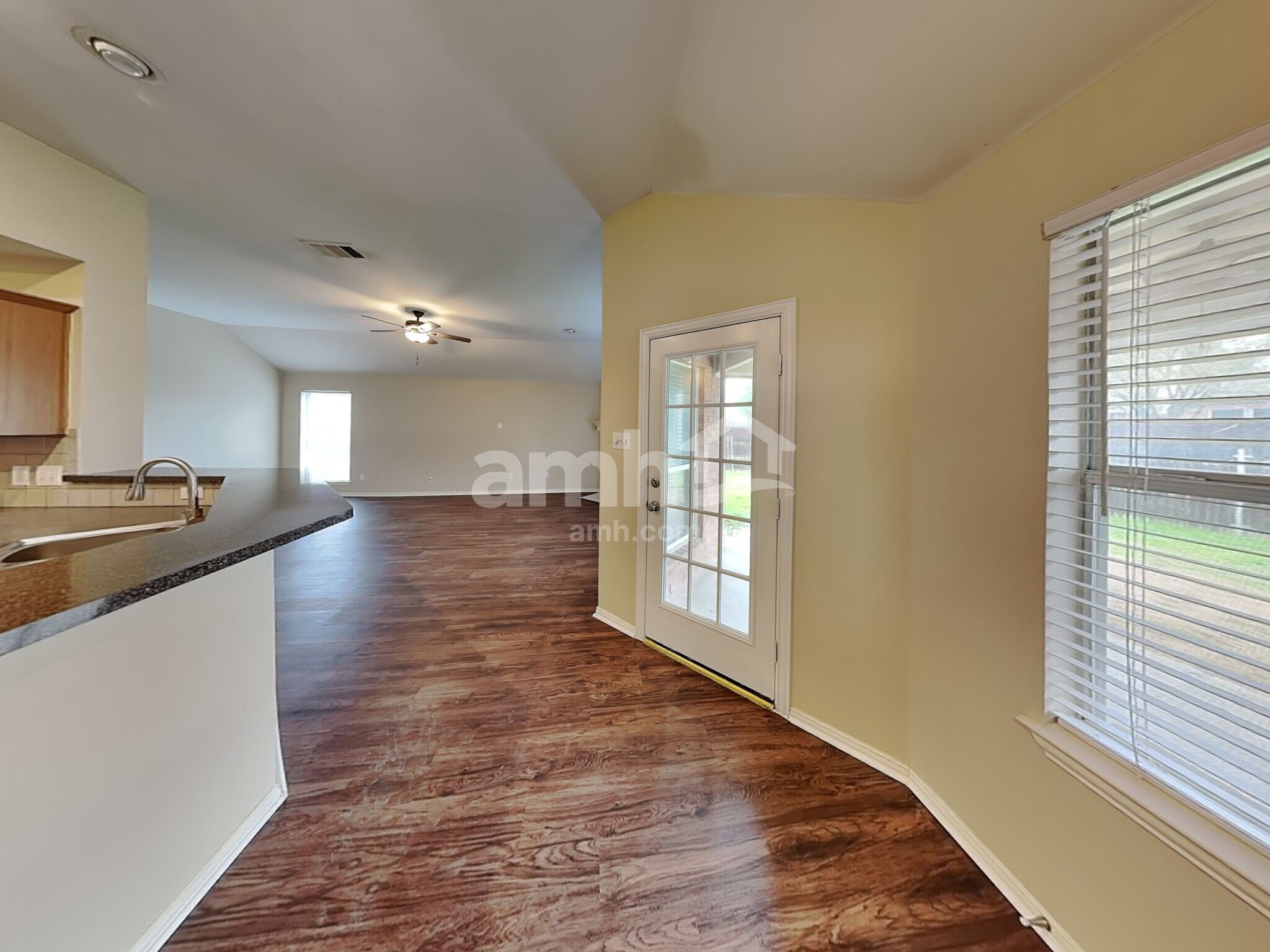 Building Photo - 2430 Fieldcrest Dr