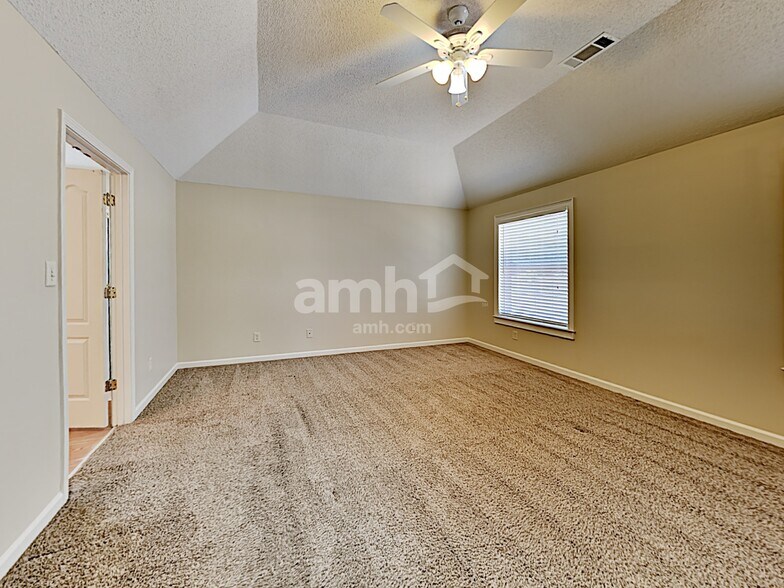 Building Photo - 724 Johnson Ct