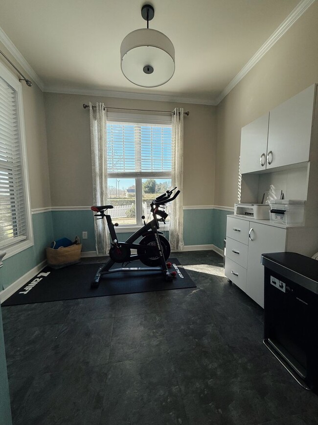 Building Photo - Spacious 2-Bedroom Townhome in Amenity-Ric...