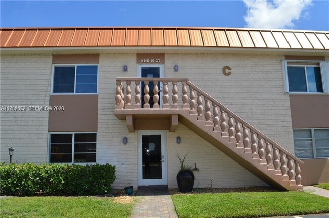 Building Photo - 9 NE 19th Ct