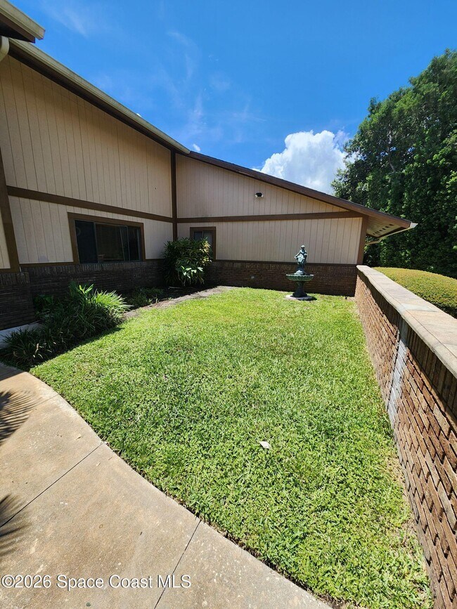 Building Photo - 649 Woodbridge Dr