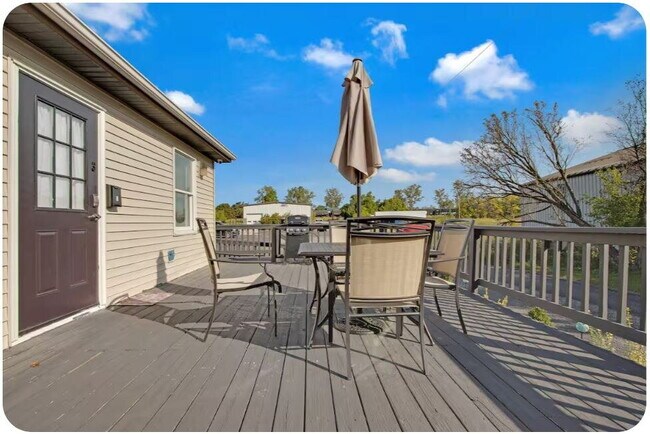 Building Photo - Furnished 1-Bedroom Apartment with Private Entrance and Free Laundry