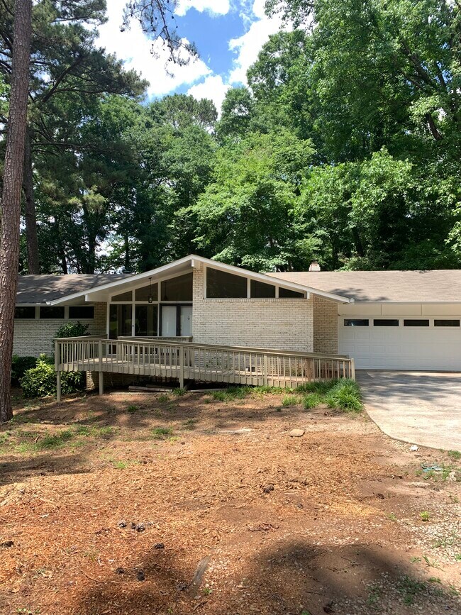 Building Photo - 1714 S Johnson Ferry Rd NE