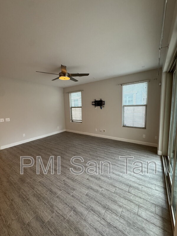 Building Photo - 4350 E Mesquite St