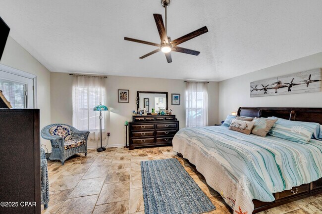 Building Photo - 625 Amberjack Dr