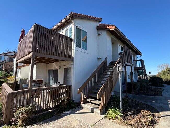 Building Photo - 870 S Rancho Santa Fe Rd