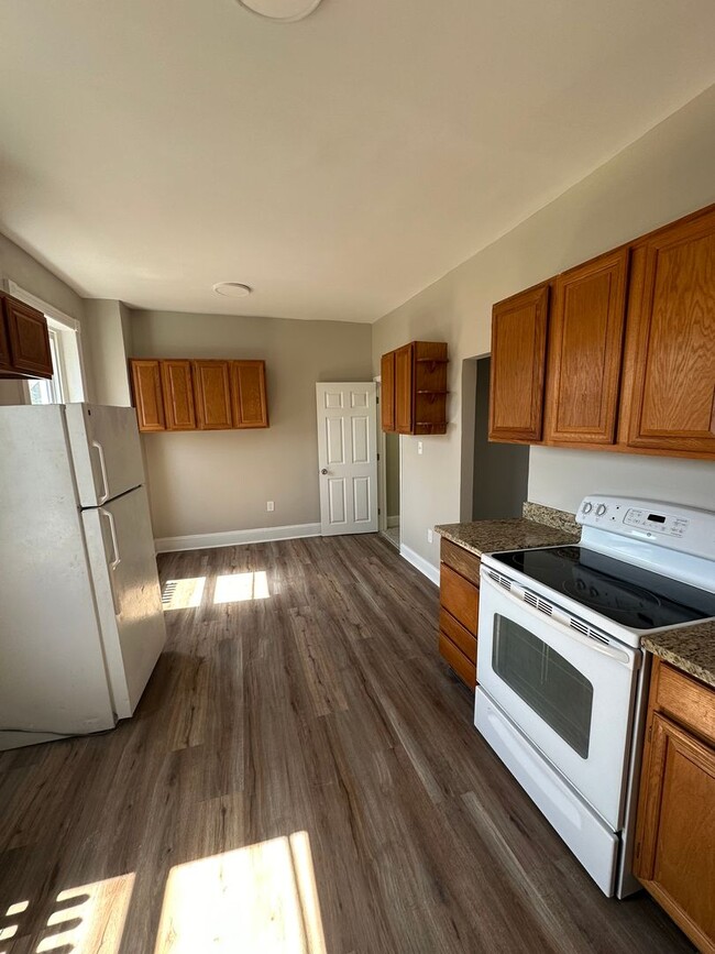 Building Photo - 3 N Wells Ave