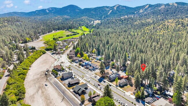 Building Photo - Remodeled 2 Bed / 1 Bath Near Bear Mountain & Golf Course
