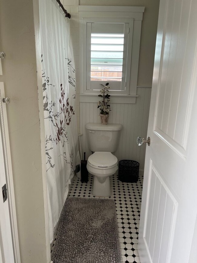 Building Photo - 1422 Court St