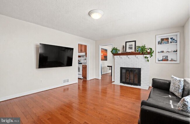 Building Photo - 1406 F St