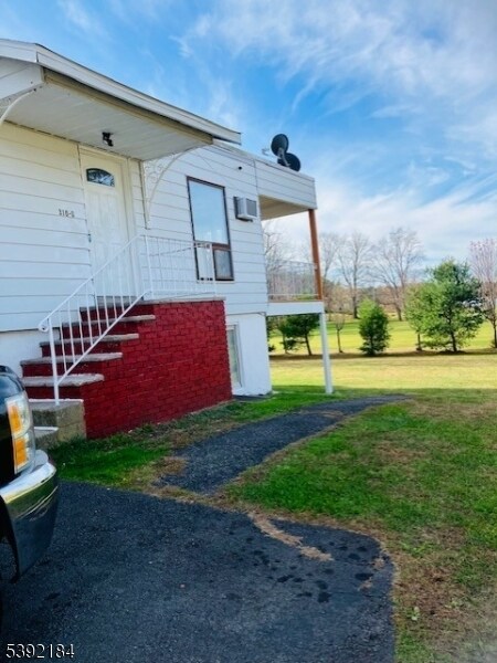 Building Photo - 310 Lake Shore N