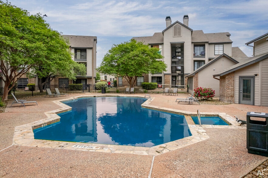 Building Photo - Pearlwood