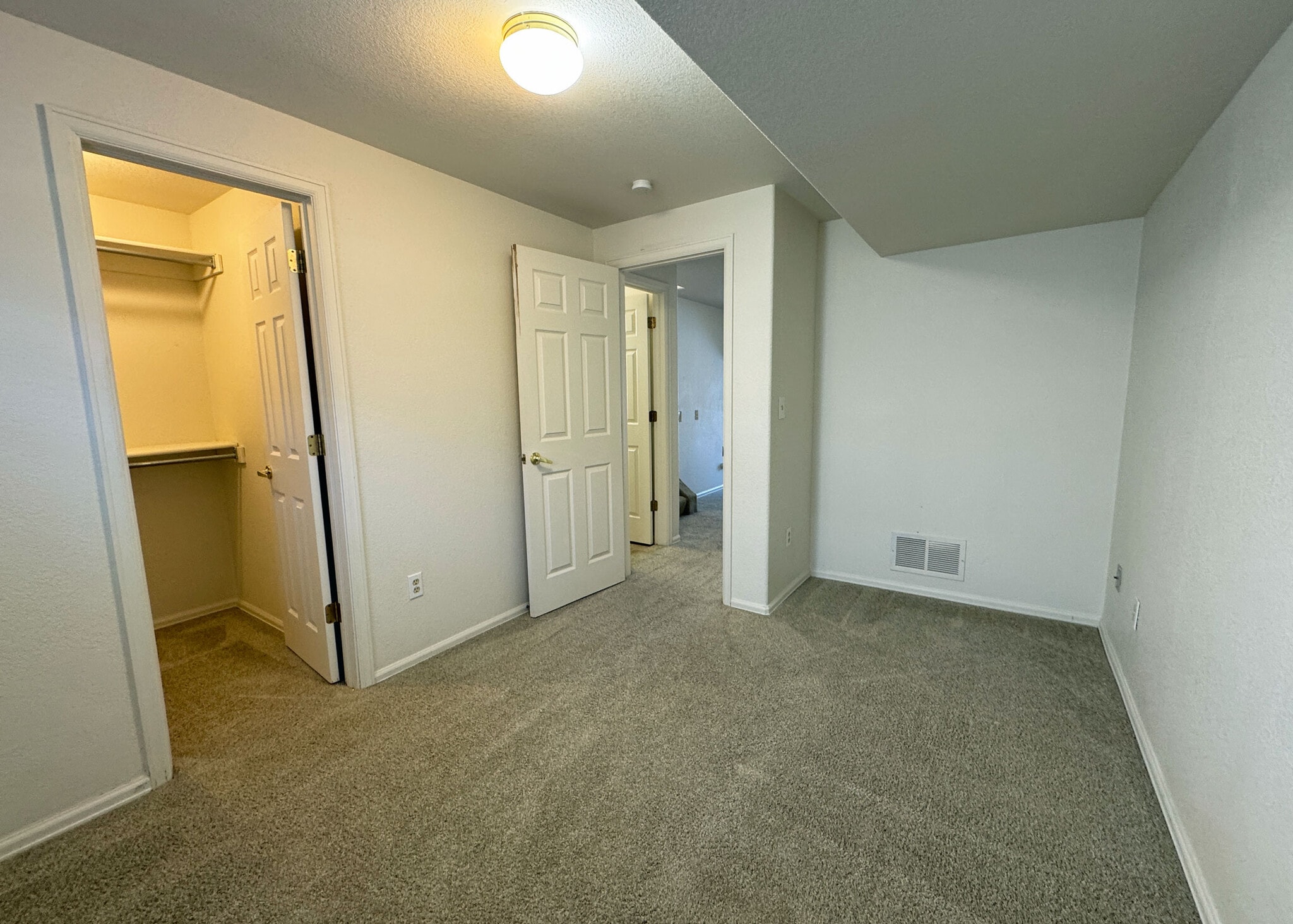 Building Photo - 6913 Yellowpine Dr