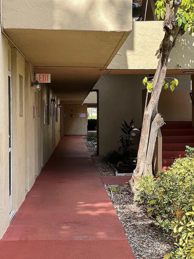 Building Photo - 403 NW 68th Ave