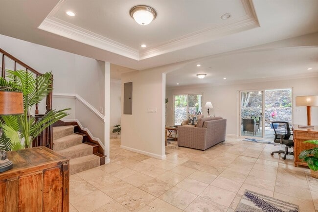 Building Photo - 912 N Niheu Pl