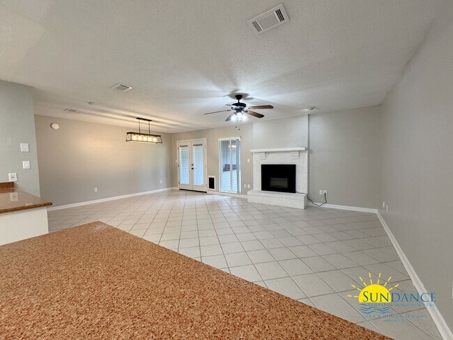 Building Photo - 1501 Royal Palm Dr