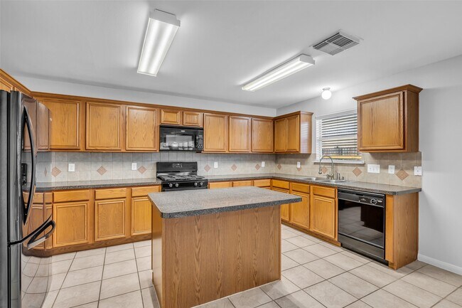 Building Photo - 23610 Hidden Maple Dr