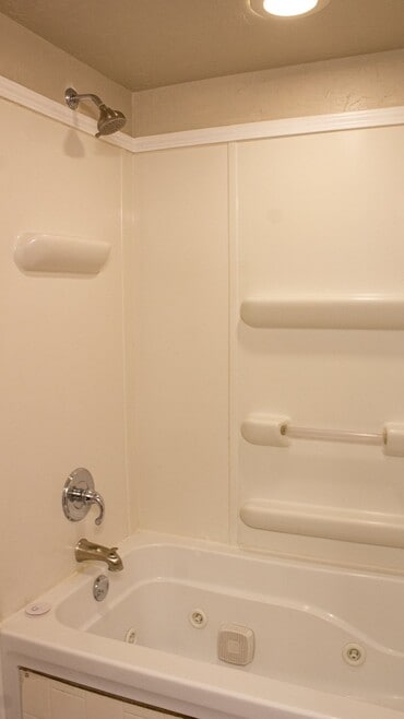 Building Photo - 1329 Eastgate Dr