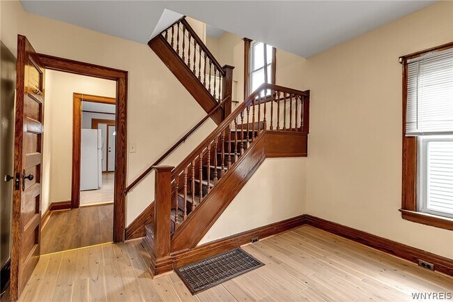 Building Photo - 37 Alsace Ave