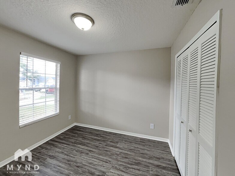 Building Photo - 1778 Chatham Cir