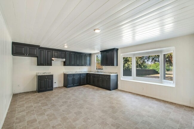 Building Photo - 8425 Redwood Ave