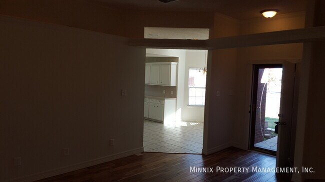 Building Photo - 1002 Osh Kosh Ave. (FS)-