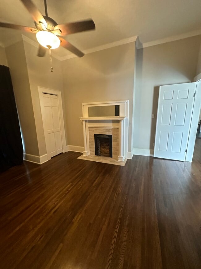 Building Photo - 600 W Mountain St