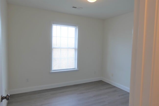 Building Photo - 445 Melbourne Ln