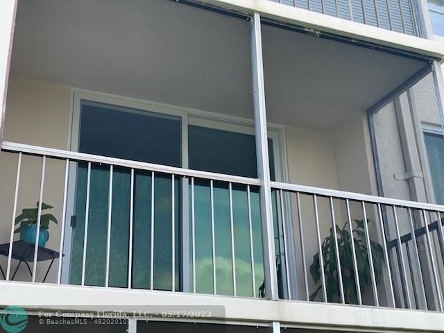 Building Photo - 9220 S Hollybrook Lake Dr