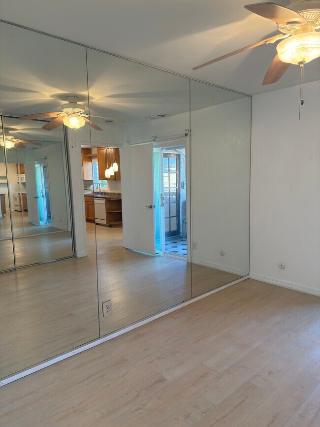 Building Photo - 3142 Midway Dr