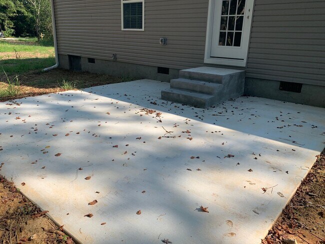 Building Photo - Charming 3 Bedroom Home in Private Setting in Tullahoma...