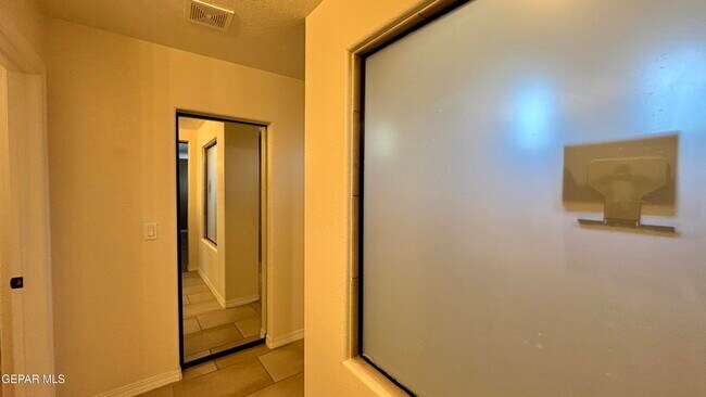 Building Photo - 12437 Pleasant Crest