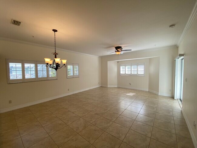 Building Photo - 12101 Santaluz Dr