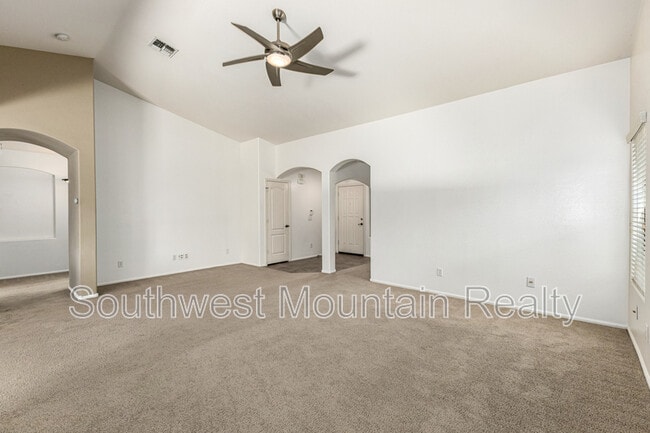 Building Photo - 38426 N Beverly Ave