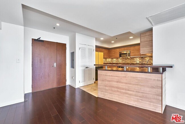 Building Photo - 3785 Wilshire Blvd