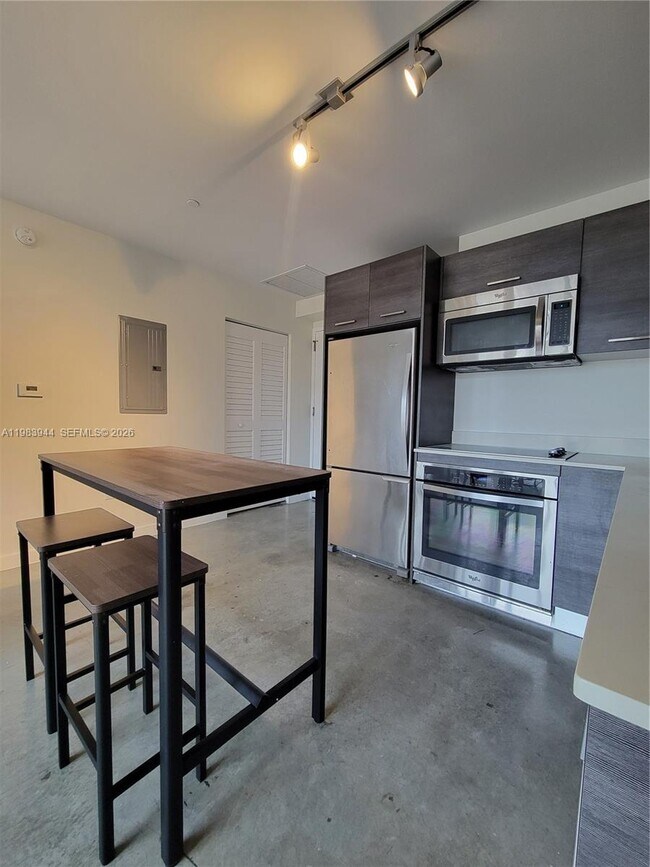 Building Photo - 151 SE 1st St