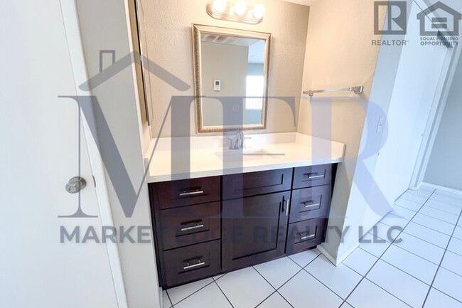 Building Photo - 1Bed/1Bath House at 31st Ave/Beardsley! $1...