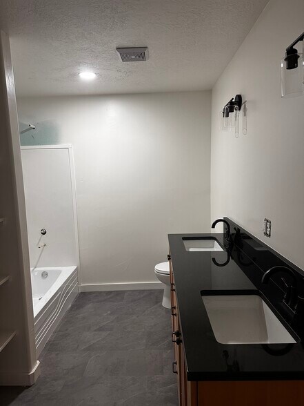 Building Photo - 9476 N Timpanogos Cv