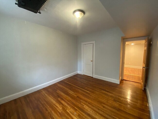 Building Photo - 97 Chester St