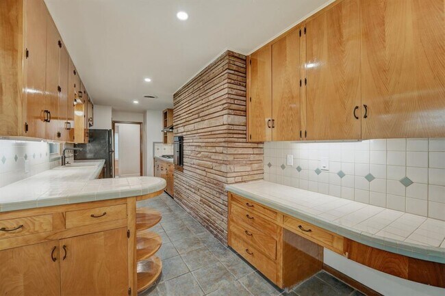 Building Photo - 502 Sunrise Cir