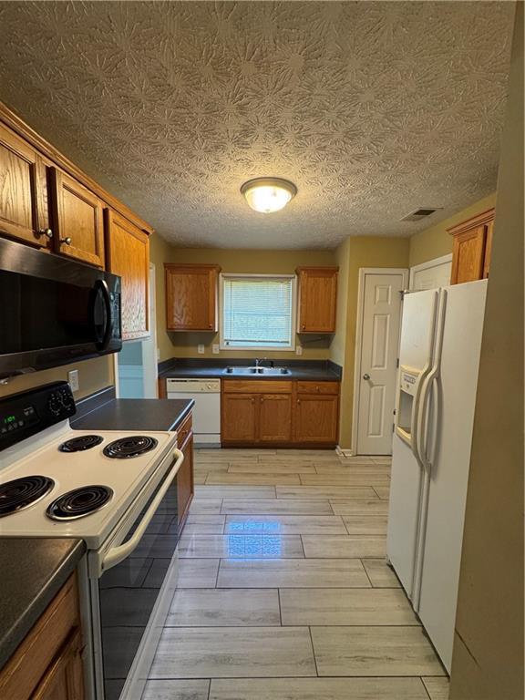 Building Photo - 1221 Oak Knoll Ct