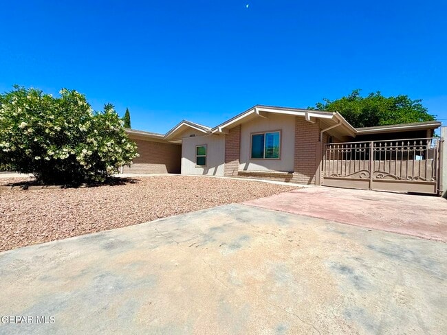 Building Photo - 10288 Lakeview Dr