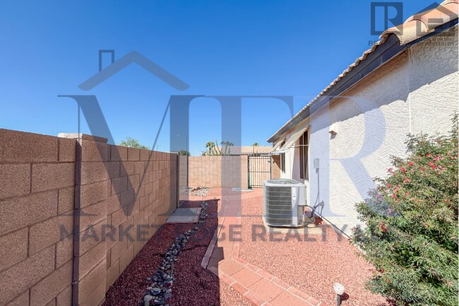 Building Photo - 2Bed/2Bath Home in 55+ Community in Peoria...