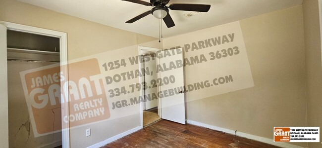 Building Photo - 124 Emmons Dr